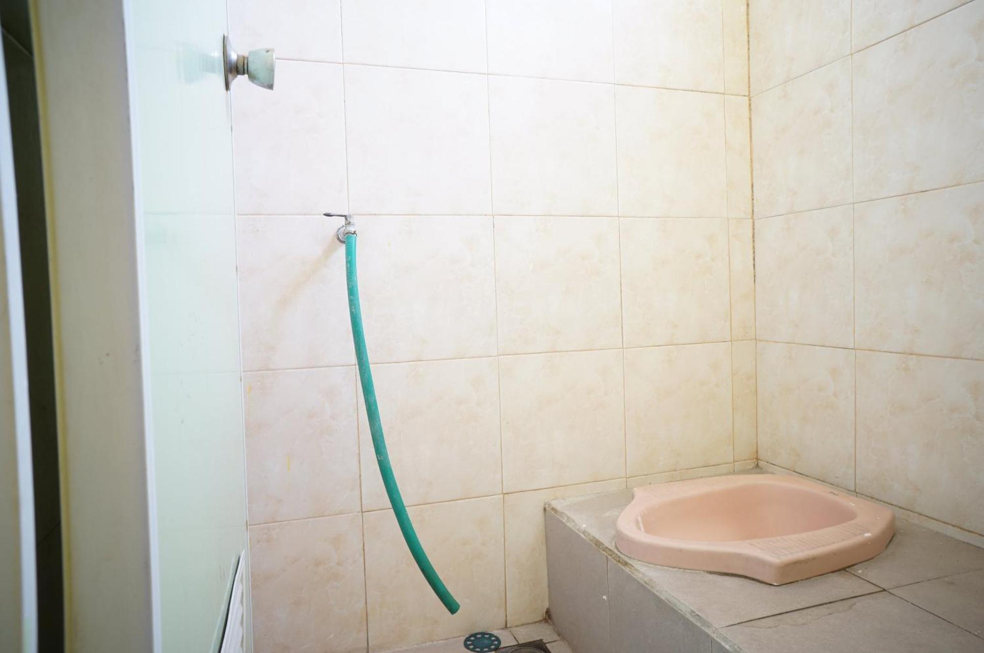 Spot On 93611 Kost Pak Suyatno Syariah 2 Hotel Ponorogo Exterior photo